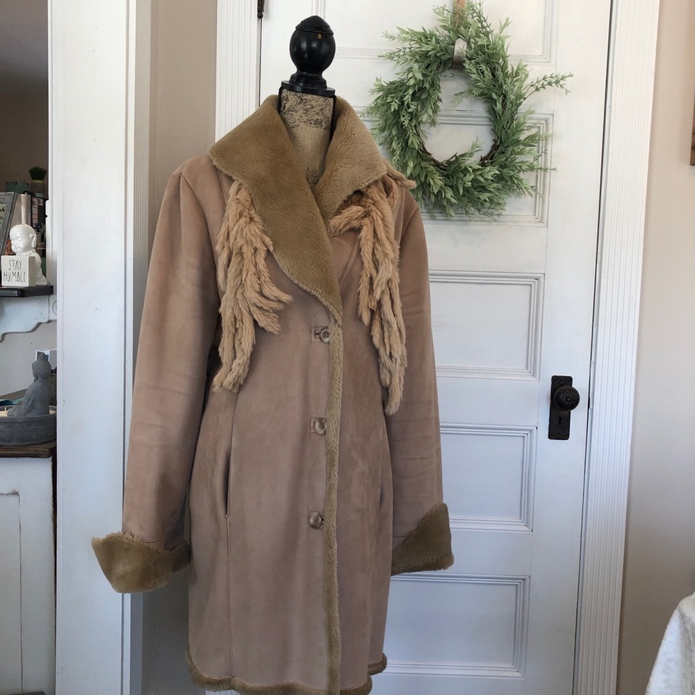 Coat - Picture 2 of 8